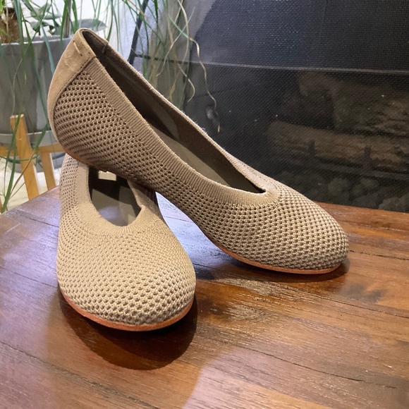 EILEEN FISHER Taupe Ballet Flats Beige Slip On Knit Stretch size 6.5 - Picture 1 of 8